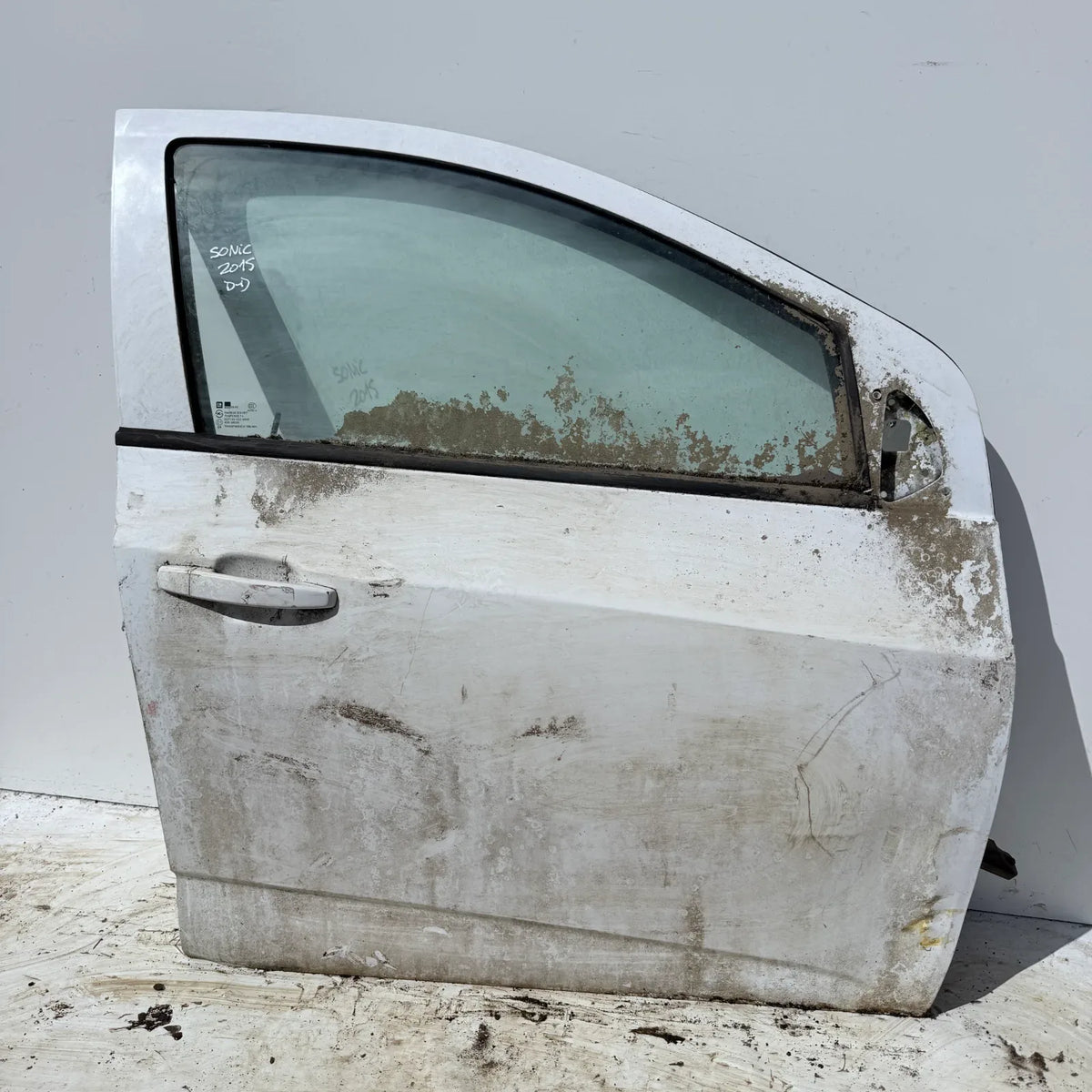 Puerta lata DELANTERA DERECHA Chevrolet Sonic 2015 - 1.6 4x2 Bencina Mecánico