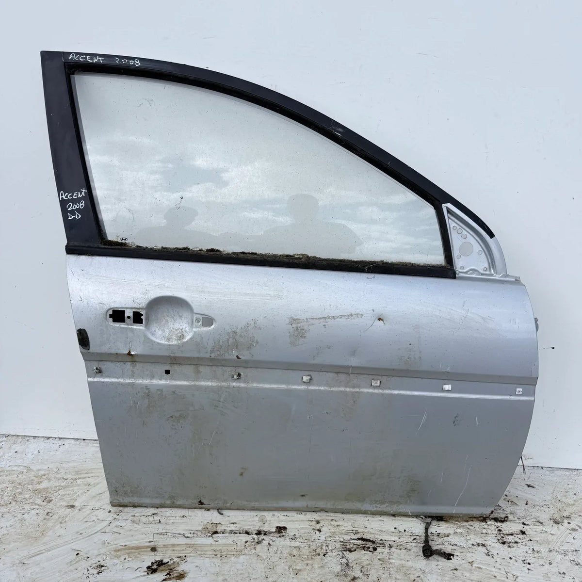 Puerta lata DELANTERA DERECHA Hyundai Accent 2008 - 4x2 Bencina Mecánico