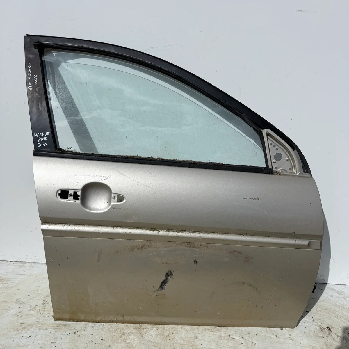 Puerta lata DELANTERA DERECHA Hyundai Accent 2010 - 4x2 Bencina Mecánico