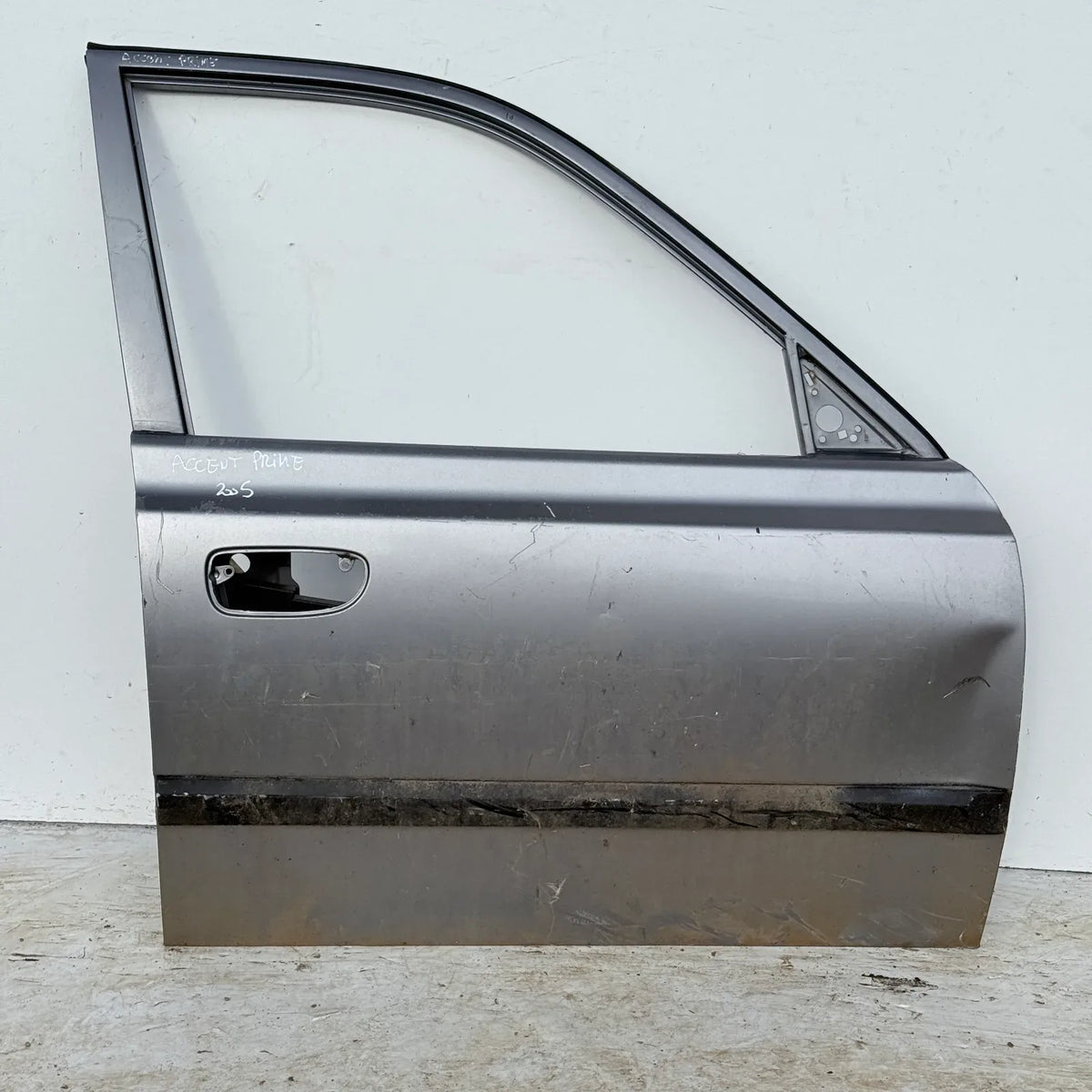 Puerta lata DELANTERA DERECHA Hyundai Accent 2005 - 4x2 Bencina Mecánico
