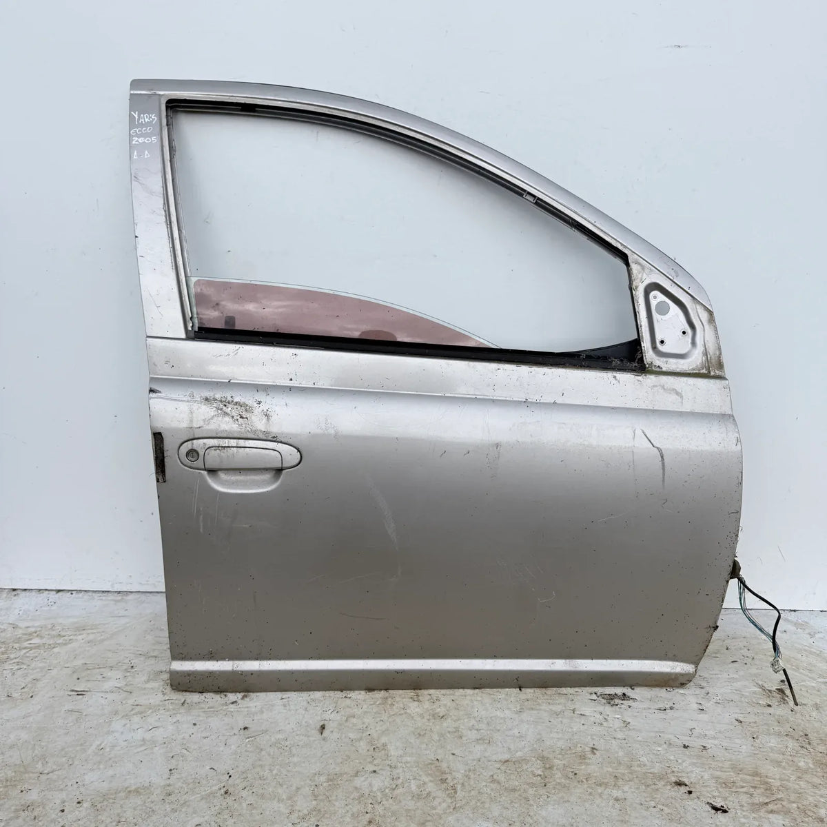 Puerta lata DELANTERA DERECHA Toyota Yaris Ecco 2005 - 4x2 Bencina Mecánico