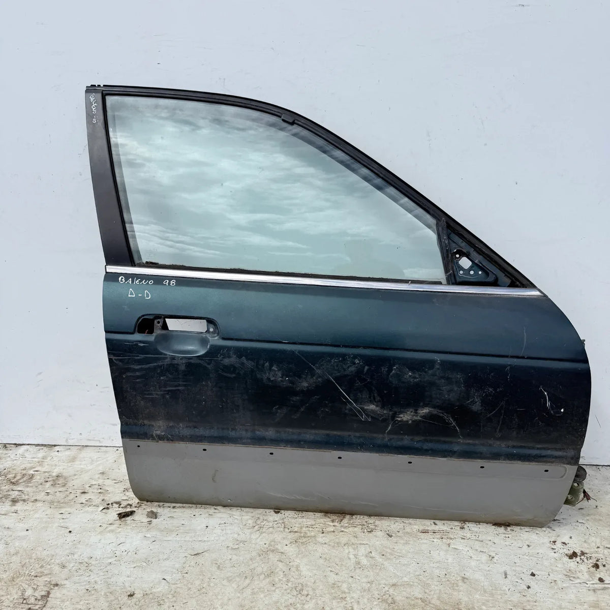 Puerta lata DELANTERA DERECHA Suzuki Baleno 1998 - 4x2 Bencina Mecánico