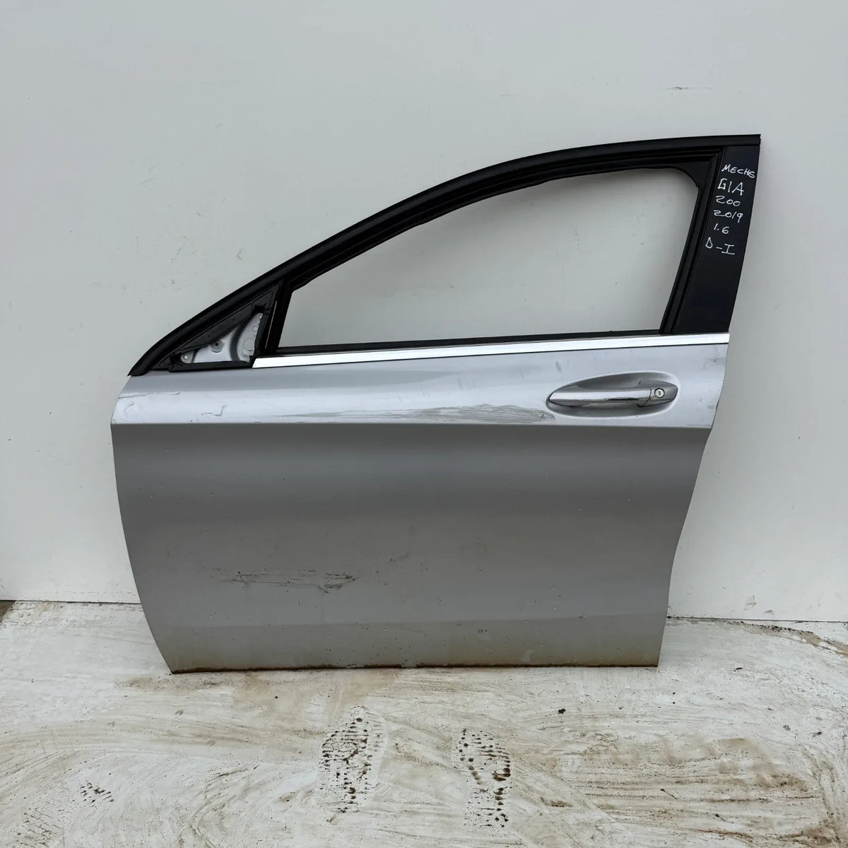 Puerta lata DELANTERA IZQUIERDA MERCEDES BENZ GLA200 2019 - 1.6 4x2 Bencina Mecánico
