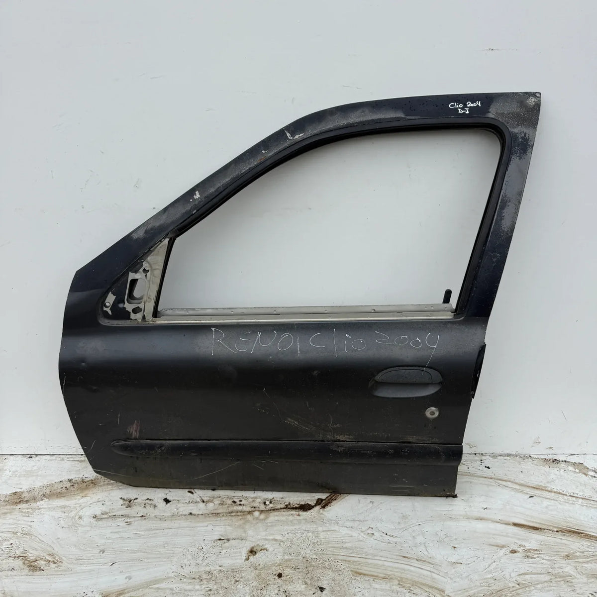 Puerta lata DELANTERA IZQUIERDA Renault Clio 2004 - 4x2 Bencina Mecánico