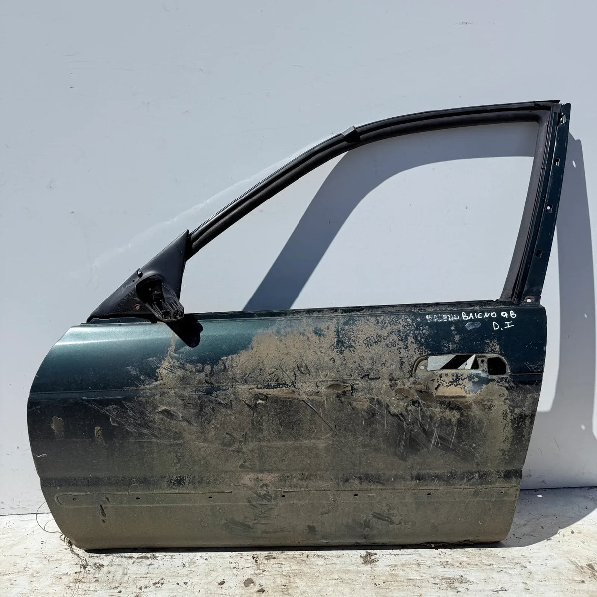 Puerta lata DELANTERA IZQUIERDA Suzuki Baleno 1998 - 4x2 Bencina Mecánico