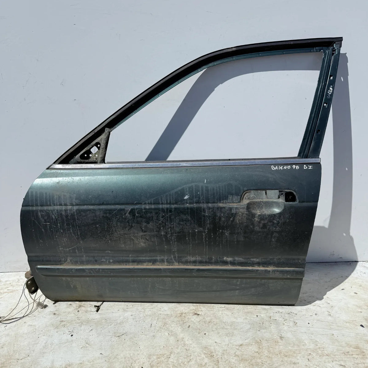 Puerta lata DELANTERA IZQUIERDA Suzuki Baleno 1998 - 4x2 Bencina Mecánico