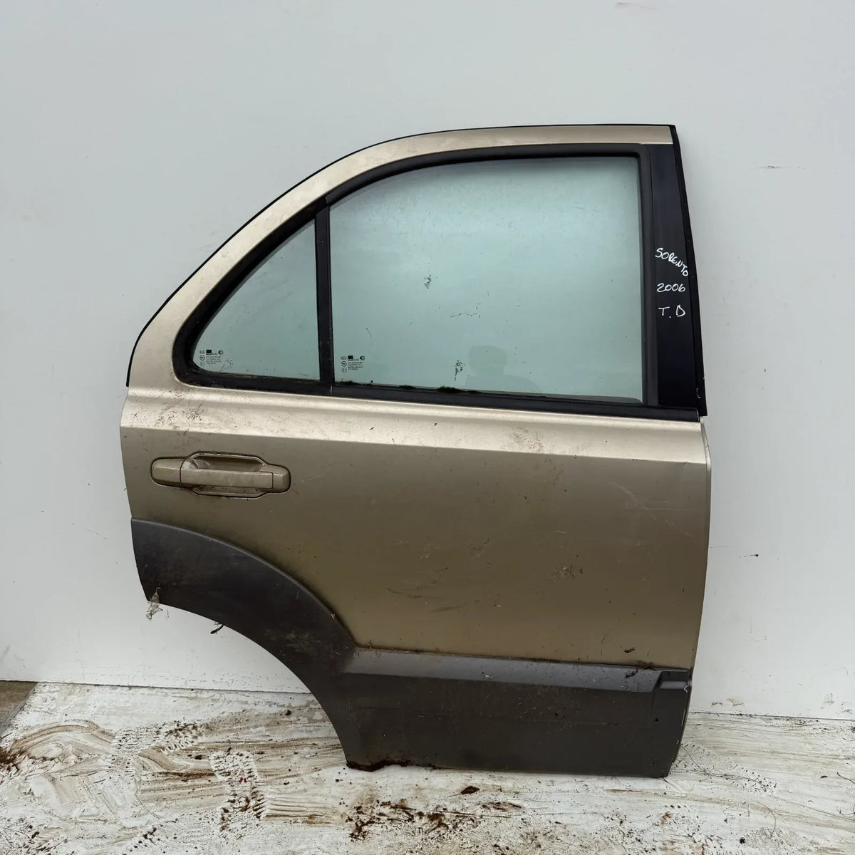 Puerta lata TRASERA DERECHA Kia Sorento 2006 - 4x2 Bencina Mecánico