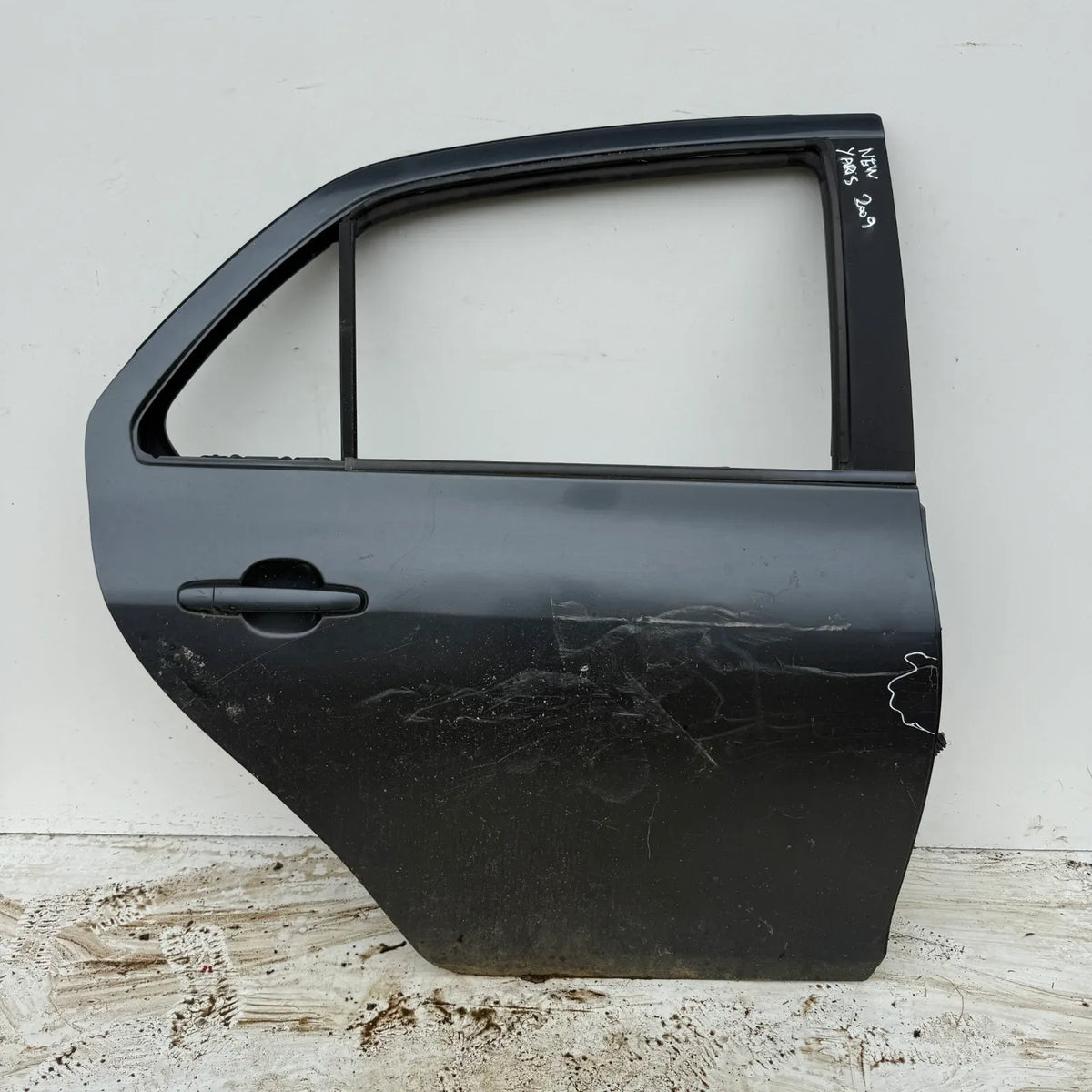 Puerta lata TRASERA DERECHA Toyota New Yaris 2009 - 4x2 Bencina Mecánico