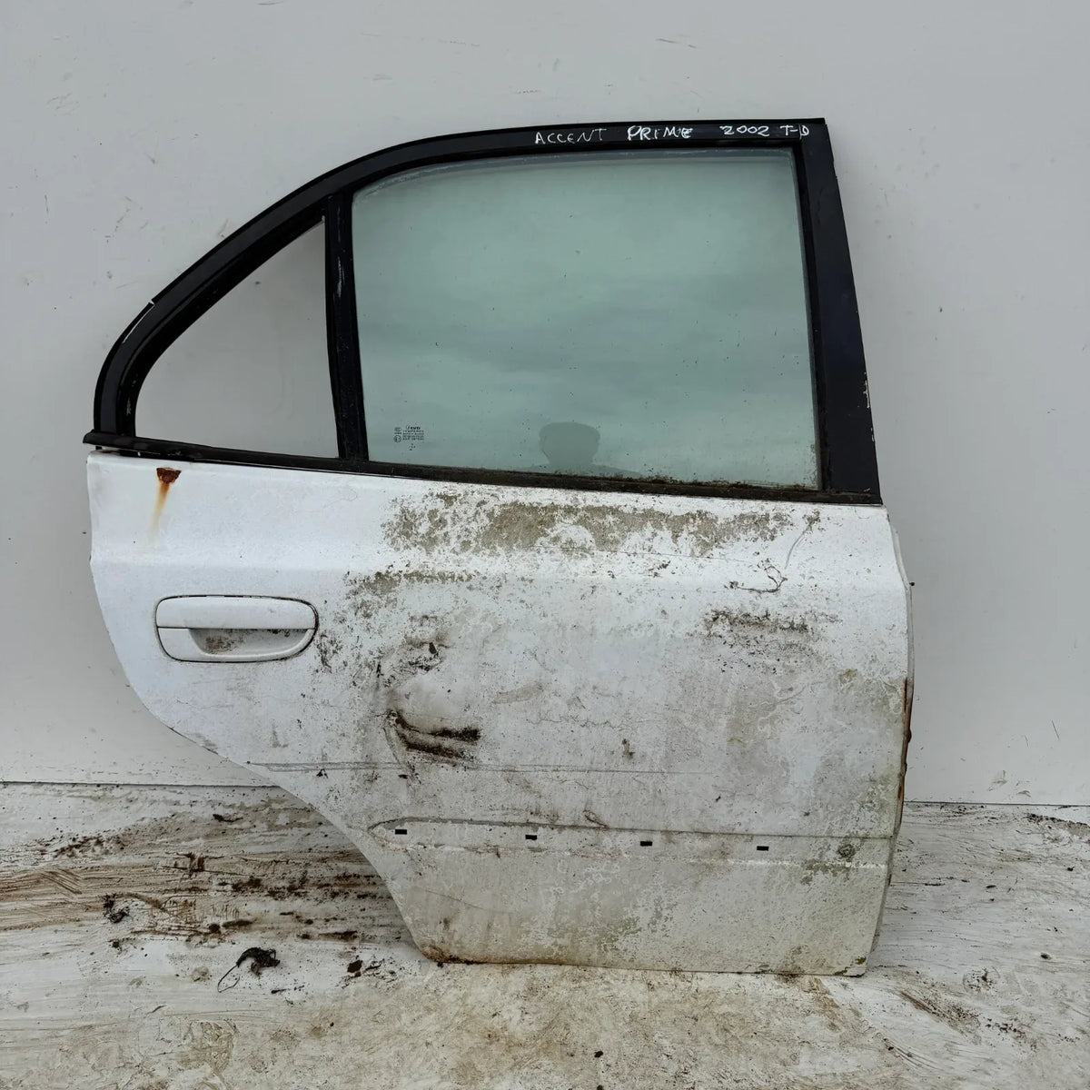 Puerta lata TRASERA DERECHA Hyundai Accent 2002 - 4x2 Bencina Mecánico