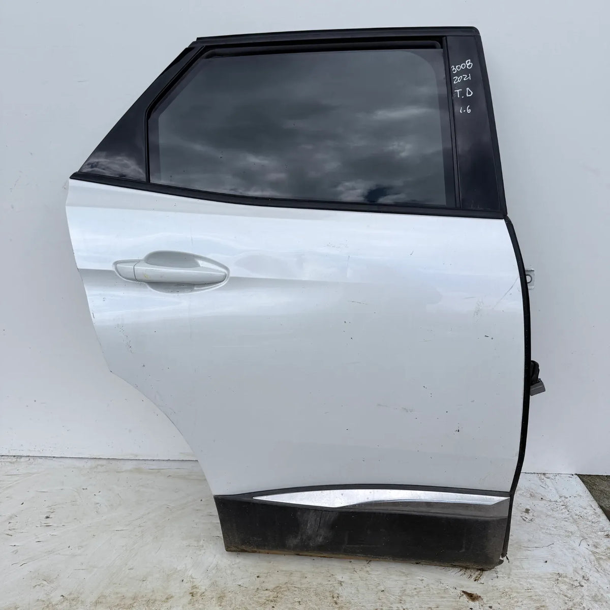 Puerta lata TRASERA DERECHA Peugeot 3008 2021 - 1.6 4x2 Bencina Mecánico