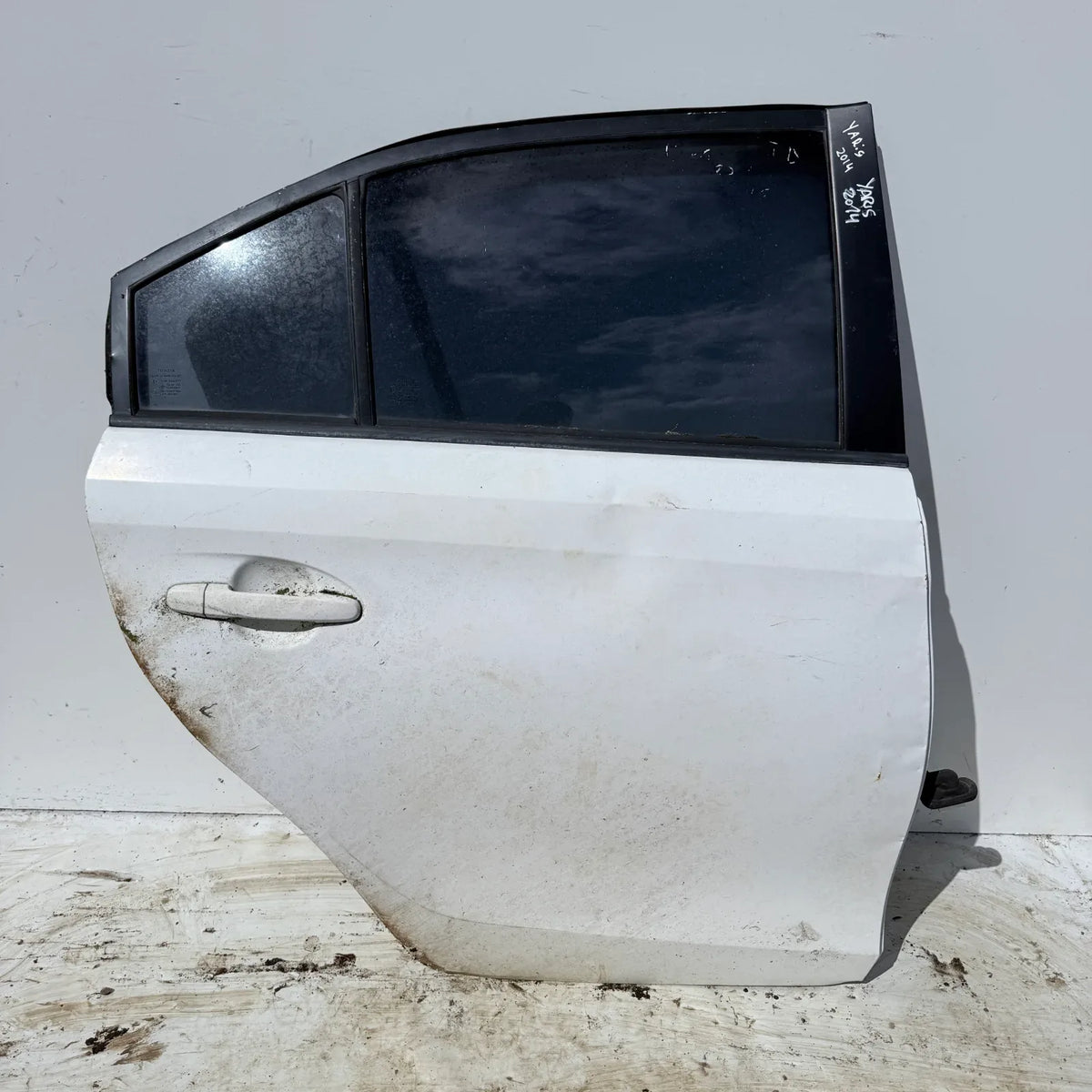 Puerta lata TRASERA DERECHA Toyota Yaris 2014 - 4x2 Bencina Mecánico