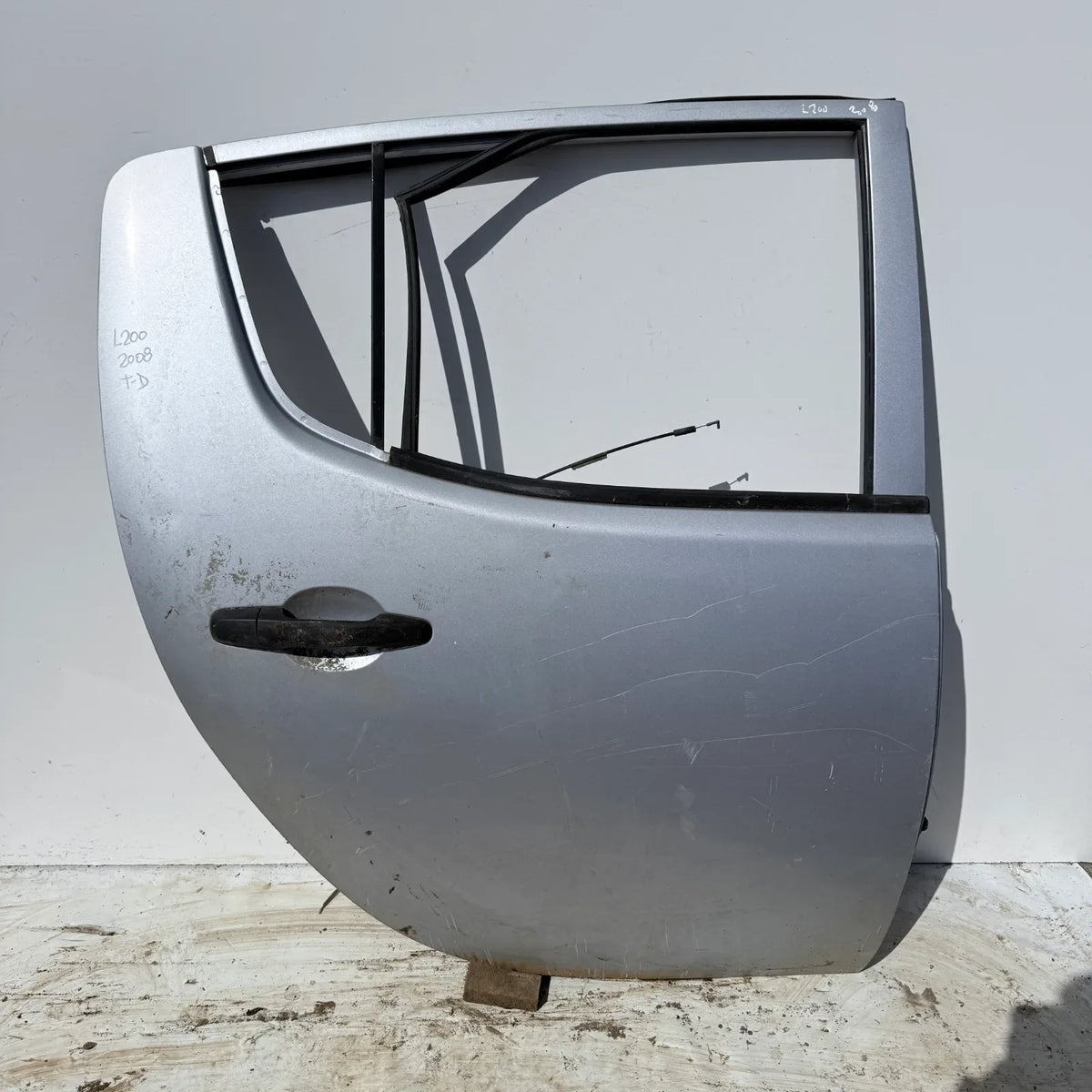 Puerta lata TRASERA DERECHA Mitsubishi L200 2008 - 4x2 Bencina Mecánico