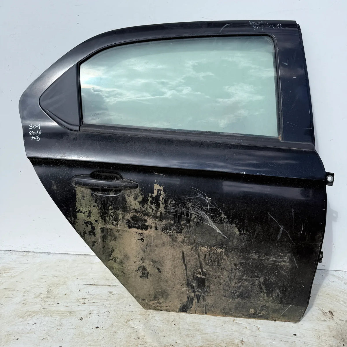 Puerta lata TRASERA DERECHA Peugeot 301 2016 - 4x2 Bencina Mecánico