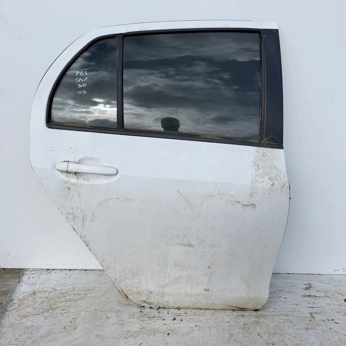Puerta lata TRASERA DERECHA Toyota Yaris Sport 2010 - 4x2 Bencina Mecánico
