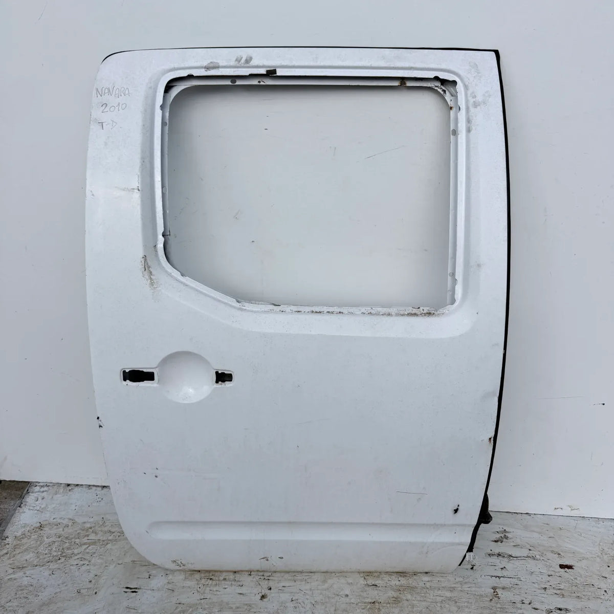 Puerta lata TRASERA DERECHA Nissan Navara 2010 - 4x2 Bencina Mecánico