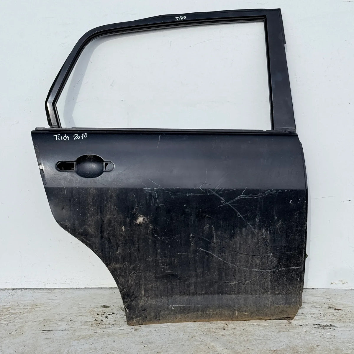 Puerta lata TRASERA DERECHA Nissan Tiida 2010 - 4x2 Bencina Mecánico