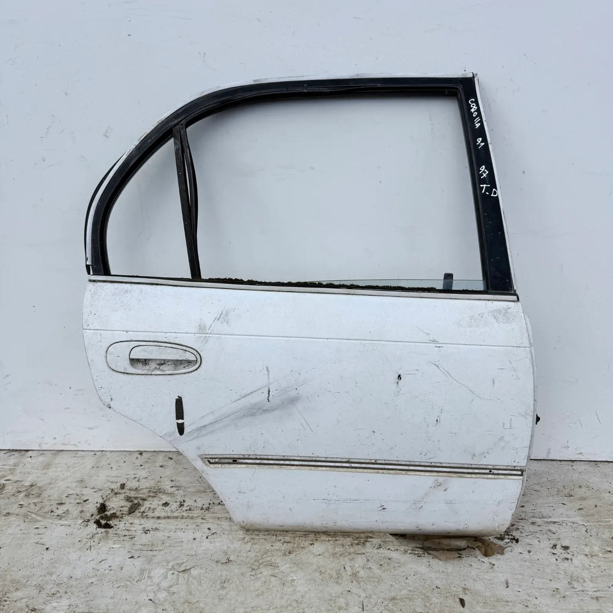 Puerta lata TRASERA DERECHA Toyota Corolla 1997 - 4x2 Bencina Mecánico