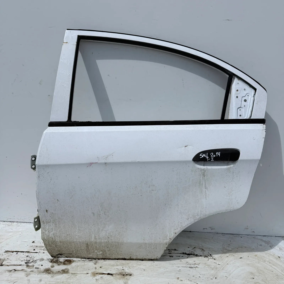Puerta lata TRASERA IZQUIERDA Chevrolet sail 2014 - 4x2 Bencina Mecánico