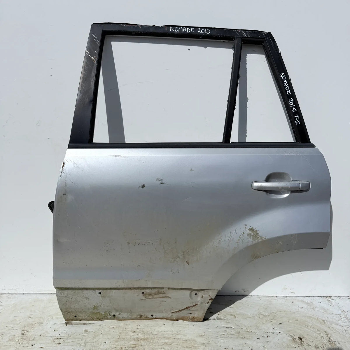 Puerta lata TRASERA IZQUIERDA Suzuki Nomade 2015 - 4x2 Bencina Mecánico