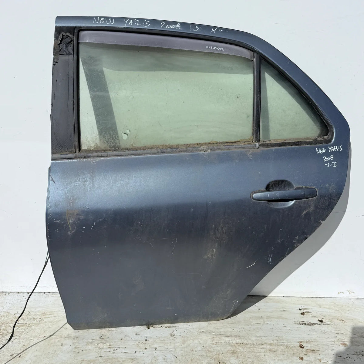 Puerta lata TRASERA IZQUIERDA Toyota New Yaris 2008 - 4x2 Bencina Mecánico