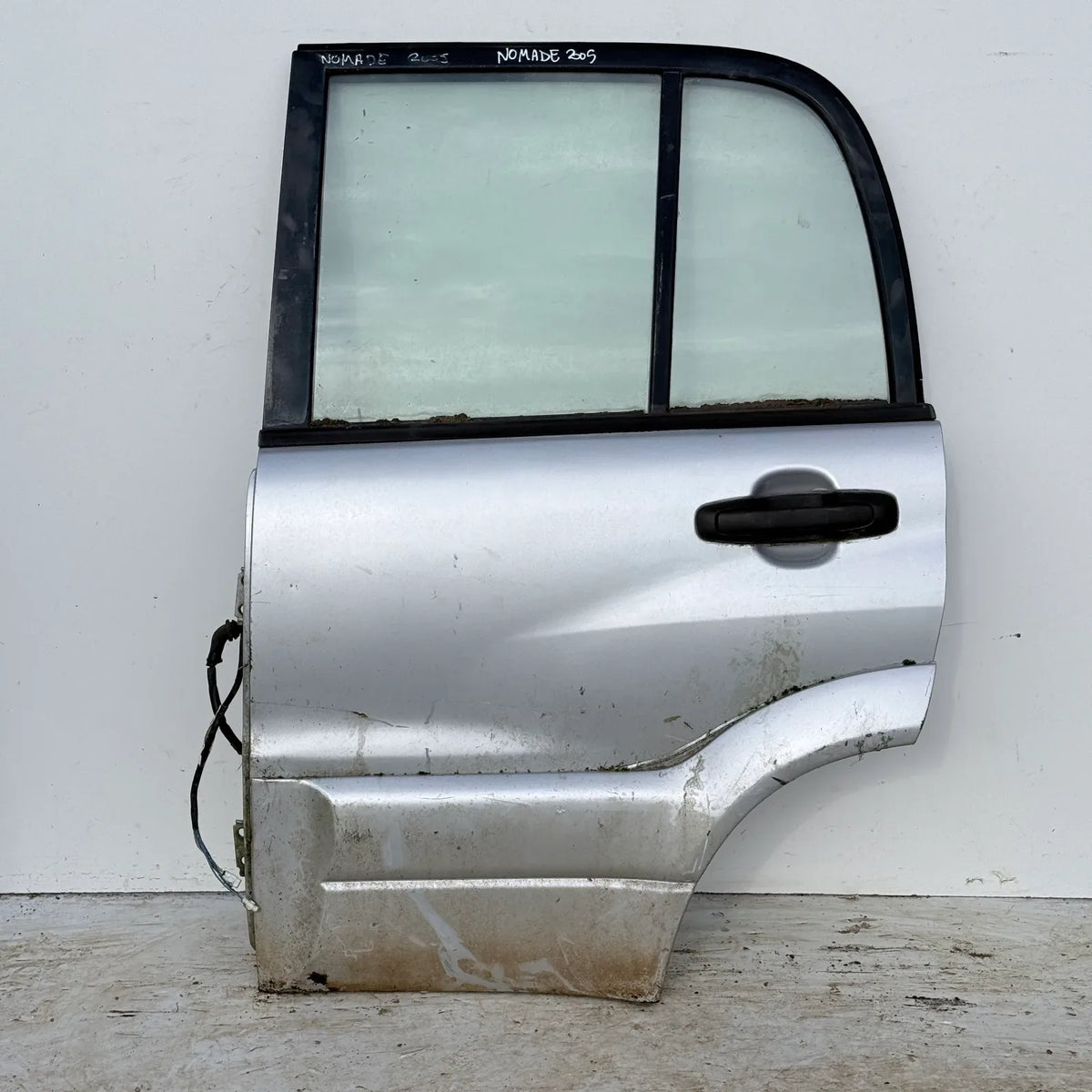 Puerta lata TRASERA IZQUIERDA Suzuki Nomade 2005 - 4x2 Bencina Mecánico
