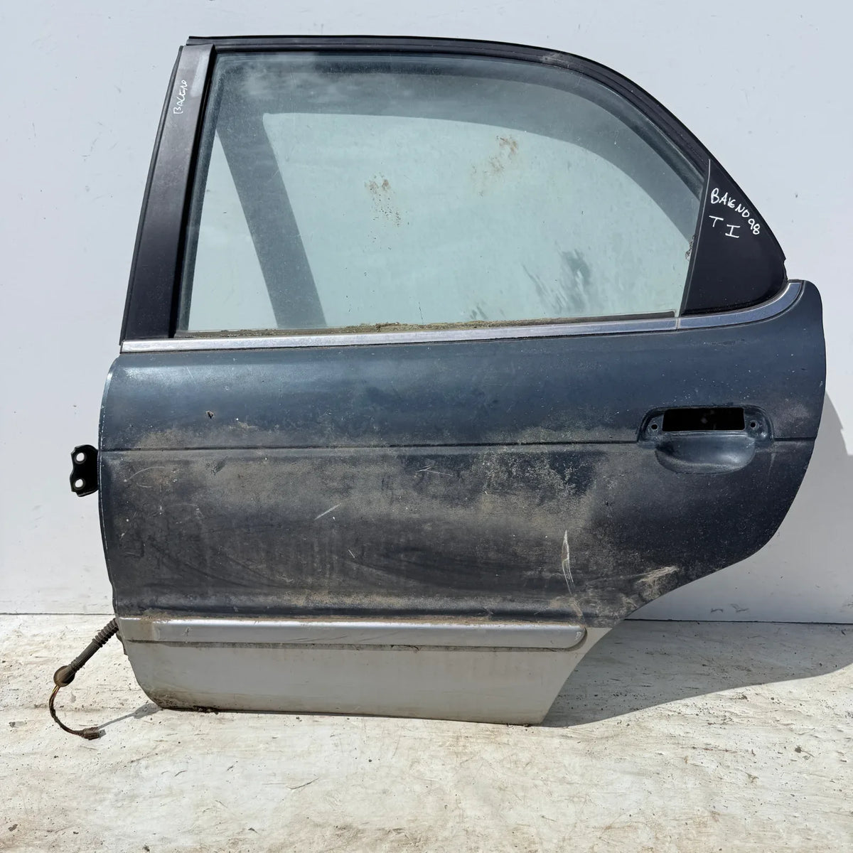 Puerta lata TRASERA IZQUIERDA Suzuki Baleno 1998 - 4x2 Bencina Mecánico