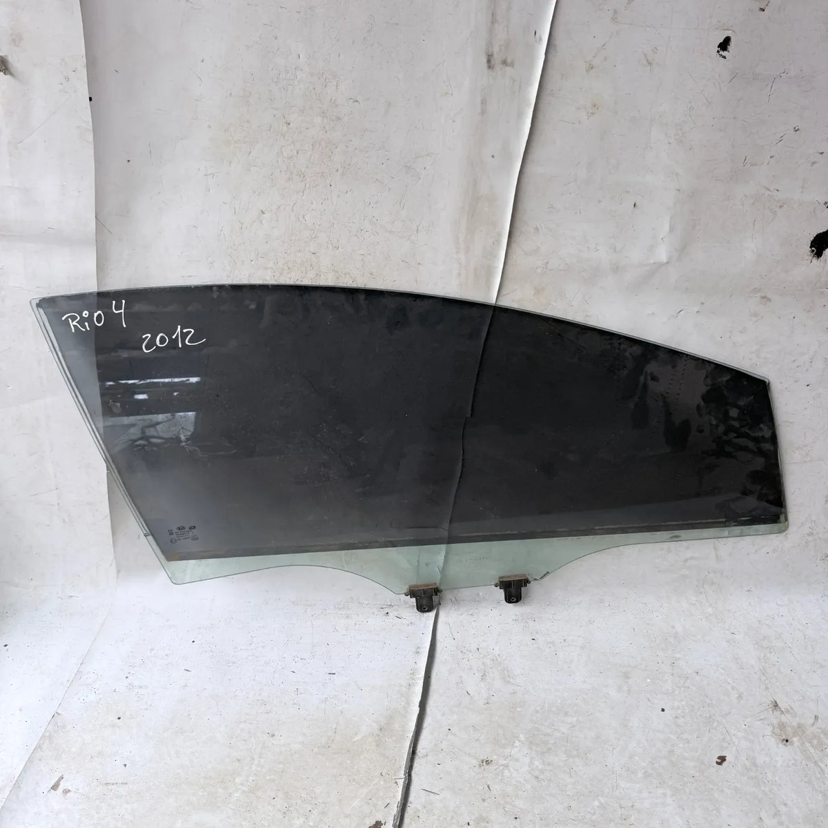Vidrio puerta DEL-DER Kia Rio 4 2012 - 1.4 4x2 Bencina Mecánico