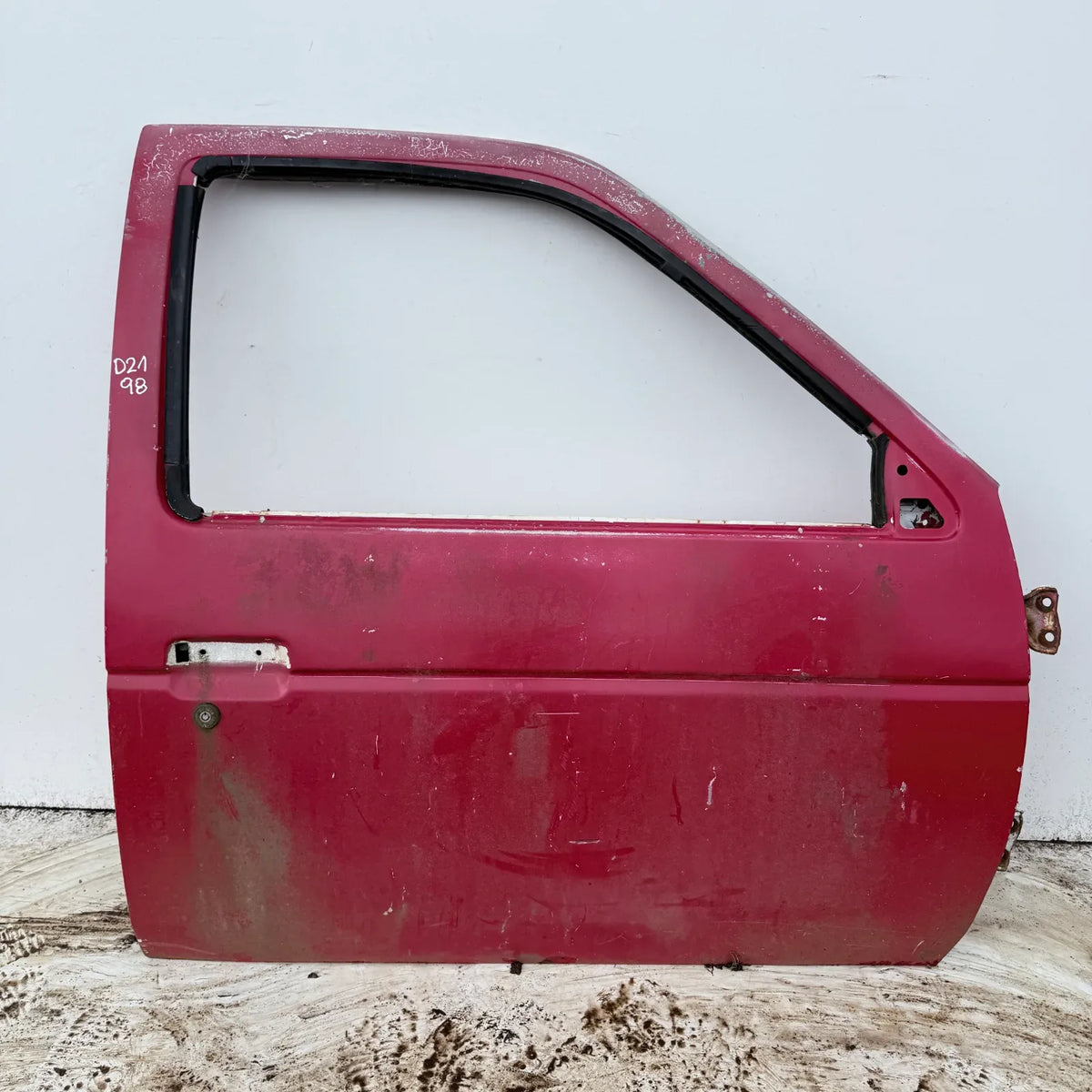 Puerta lata DELANTERA DERECHA Nissan D21 1998 - 4x2 Bencina Mecánico