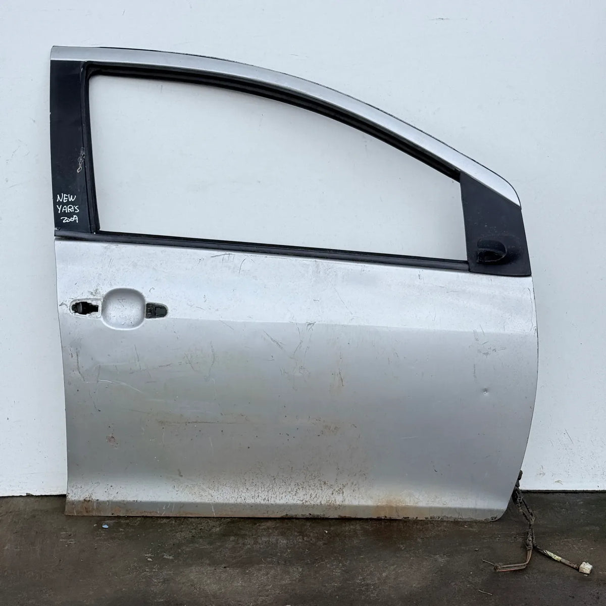 Puerta lata DELANTERA DERECHA Toyota New Yaris 2009 - 4x2 Bencina Mecánico