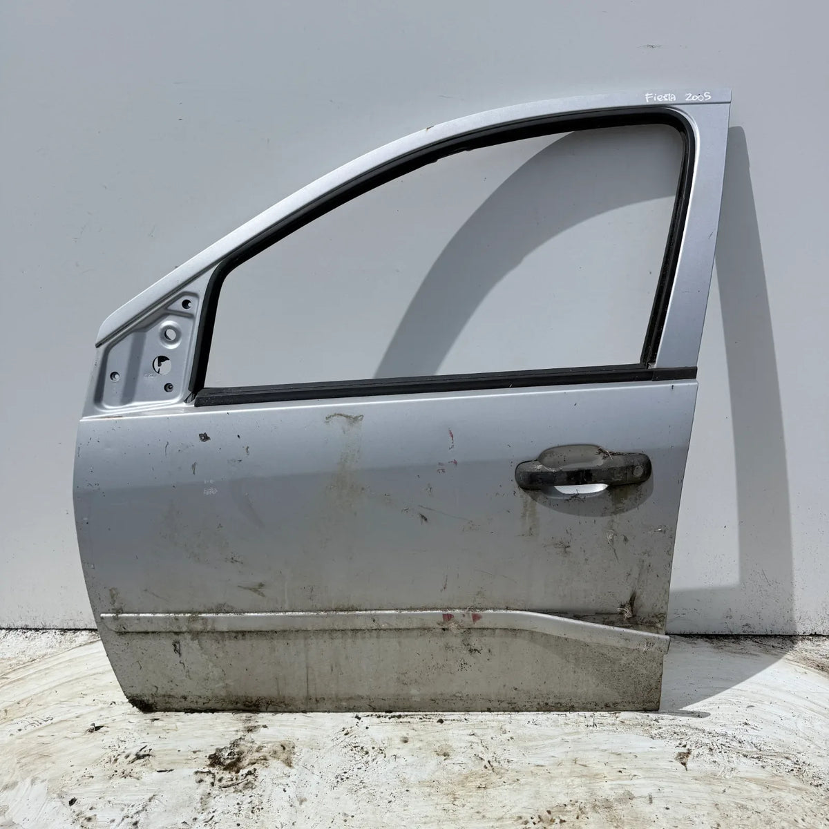 Puerta lata DELANTERA IZQUIERDA Ford Fiesta 2005 - 4x2 Bencina Mecánico