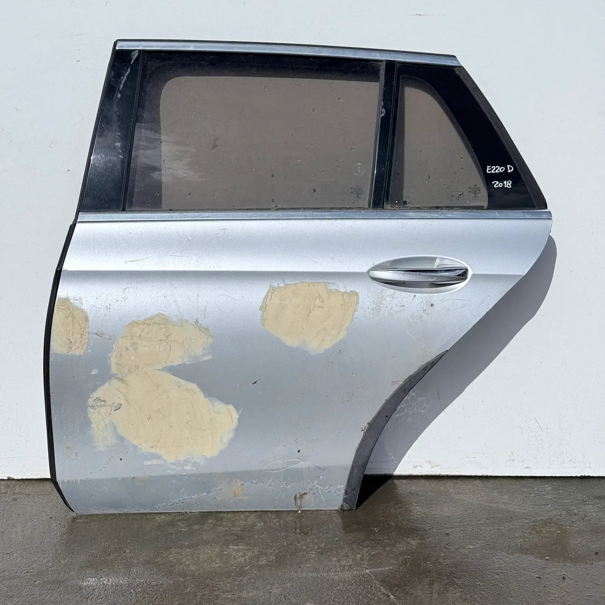 Puerta lata TRASERA IZQUIERDA MERCEDES BENZ E220 2018 - 4x2 Diesel Mecánico