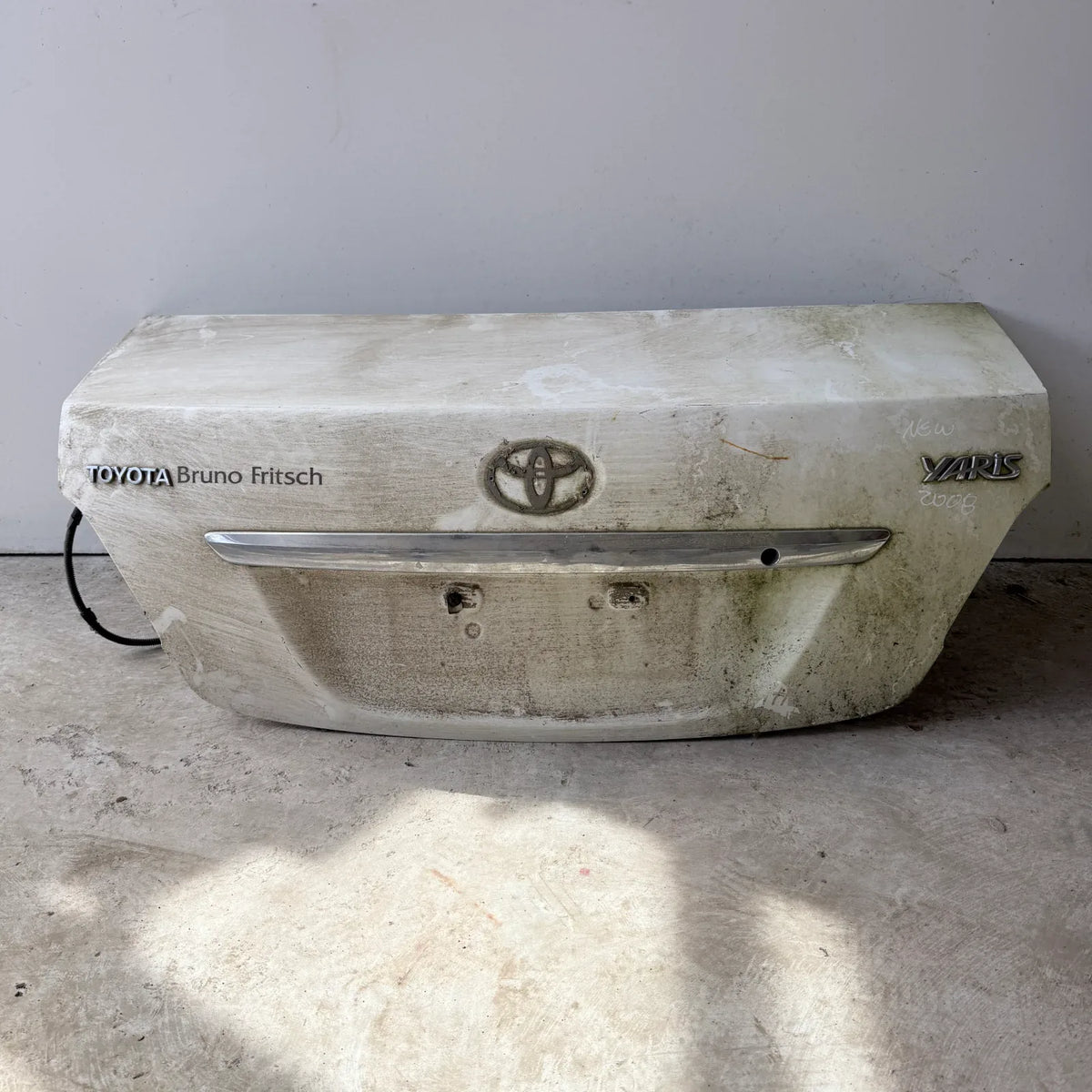 TAPA MALETA Toyota New Yaris 2008 - 4x2 Bencina Mecánico