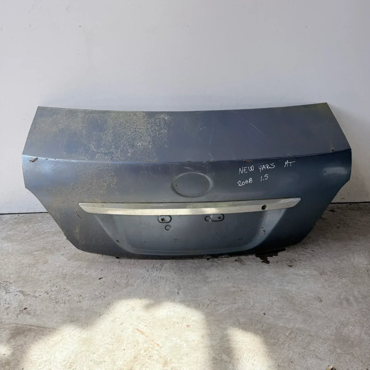 TAPA MALETA Toyota New Yaris 2008 - 4x2 Bencina Mecánico
