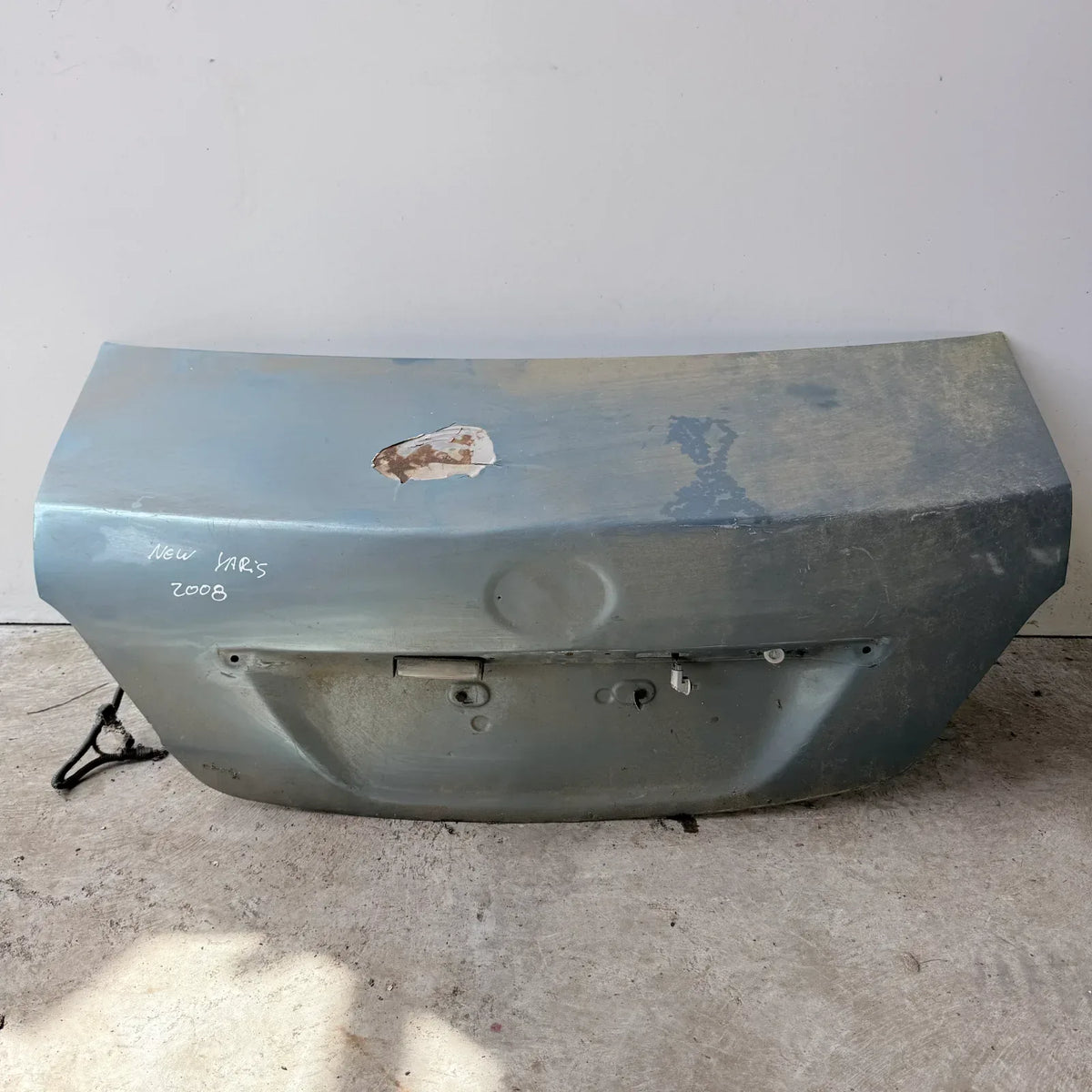 TAPA MALETA Toyota New Yaris 2008 - 4x2 Bencina Mecánico