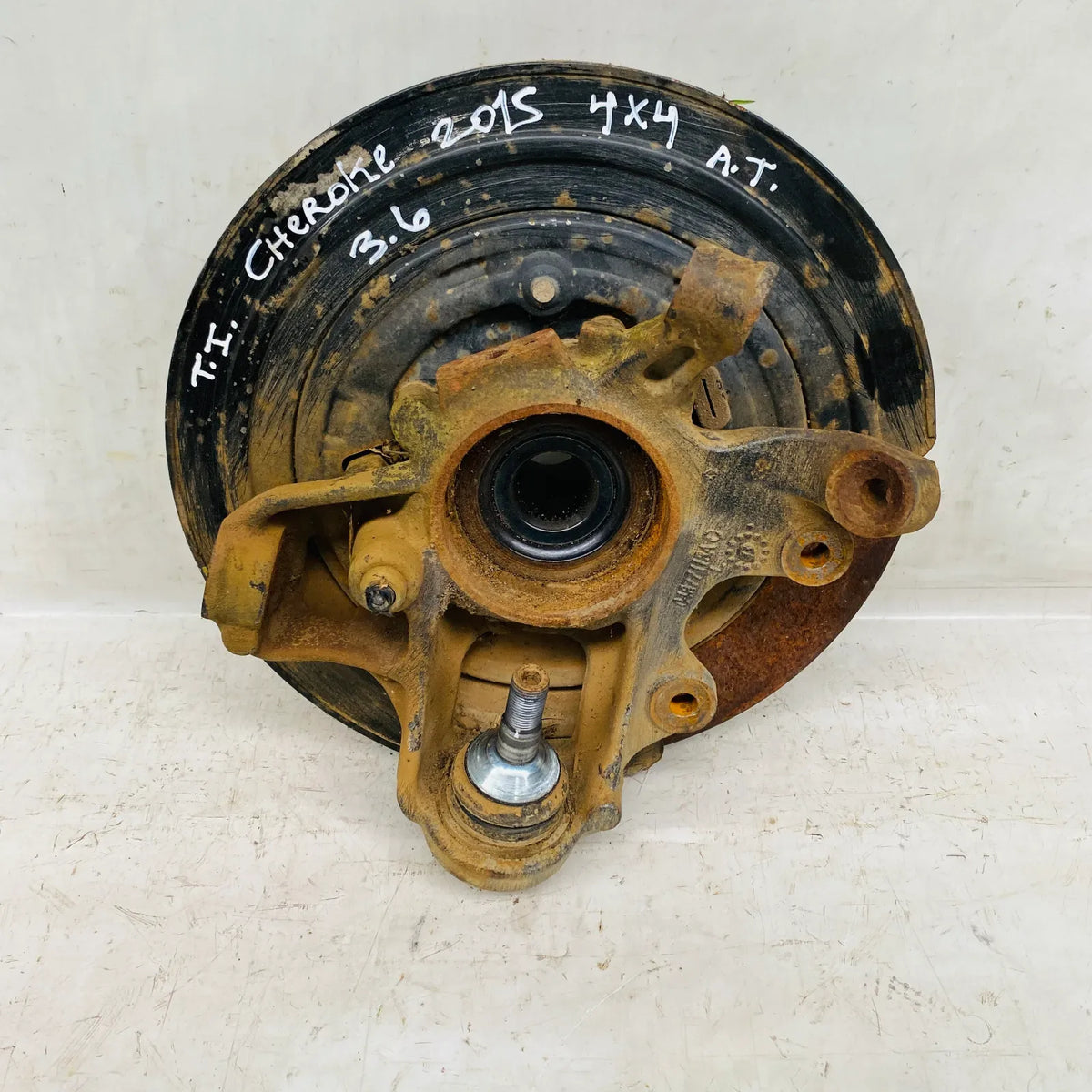 MUÑON TRA-IZQ Jeep Cherokee 2015 - 3.6 4x4 Bencina Automático