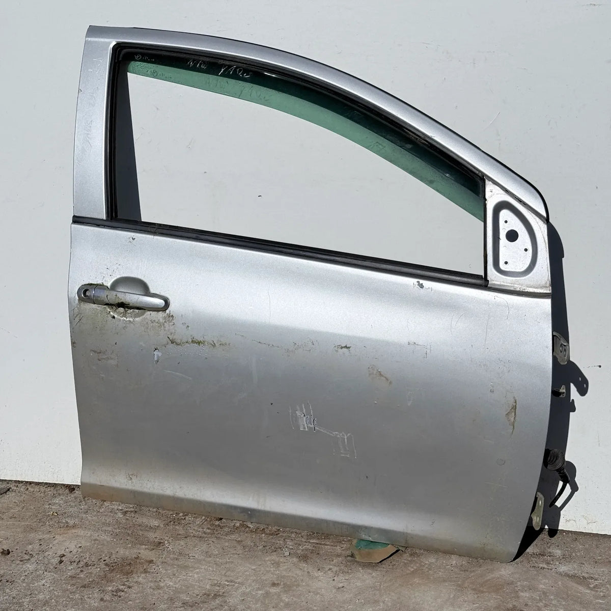 Puerta lata DELANTERA DERECHA Toyota New Yaris 2013 - 4x2 Bencina Mecánico