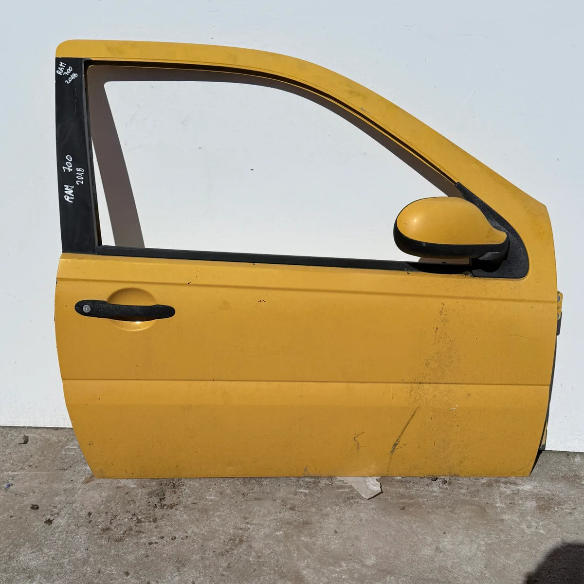 Puerta lata DELANTERA DERECHA RAM 700 2018 - 4x2 Bencina Mecánico