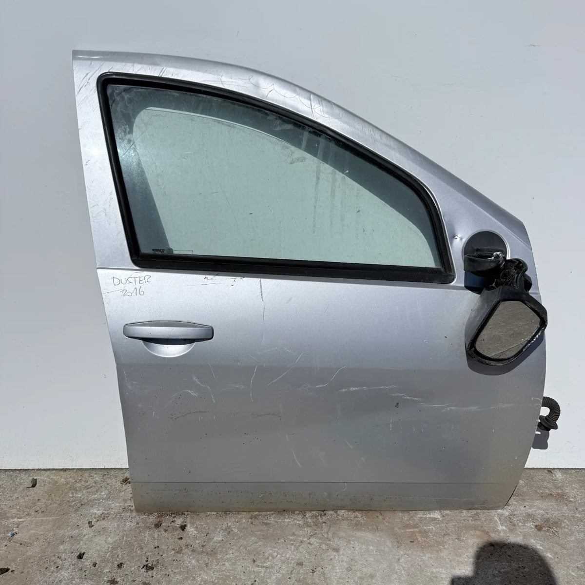 Puerta lata DELANTERA DERECHA Renault Duster 2016 - 4x2 Bencina Mecánico