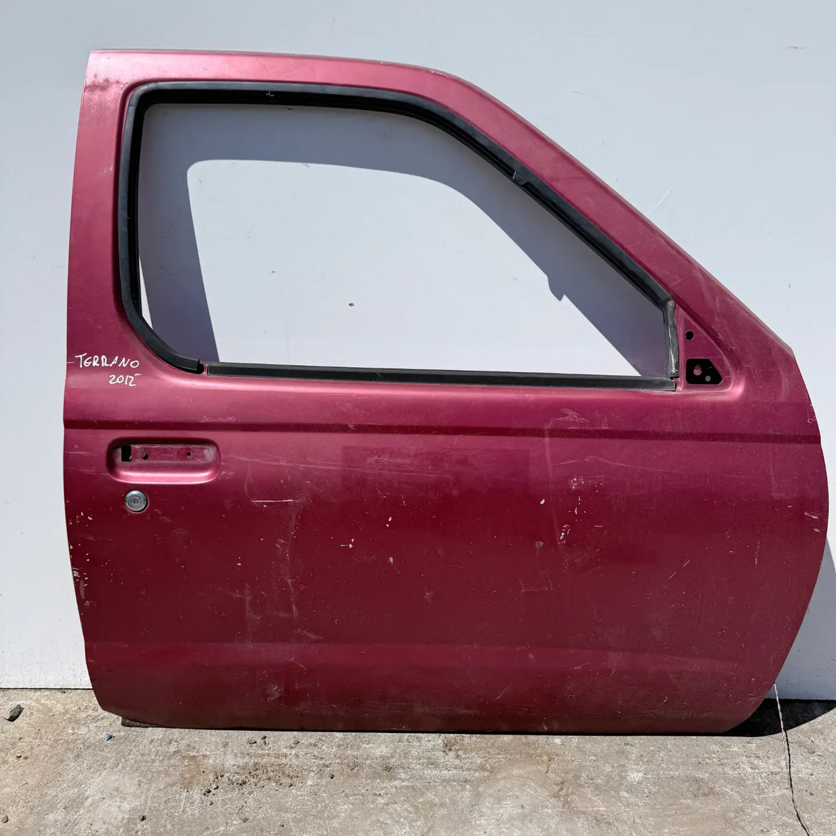 Puerta lata DELANTERA DERECHA Nissan Terrano 2012 - 4x2 Diesel Mecánico