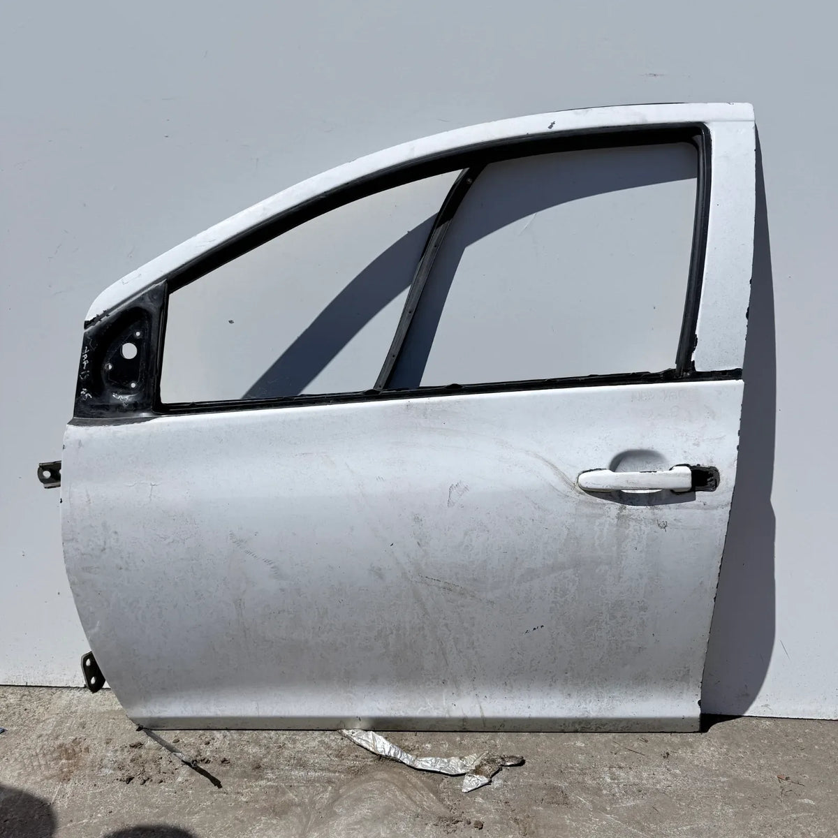 Puerta lata DELANTERA IZQUIERDA Toyota New Yaris 2008 - 4x2 Bencina Mecánico