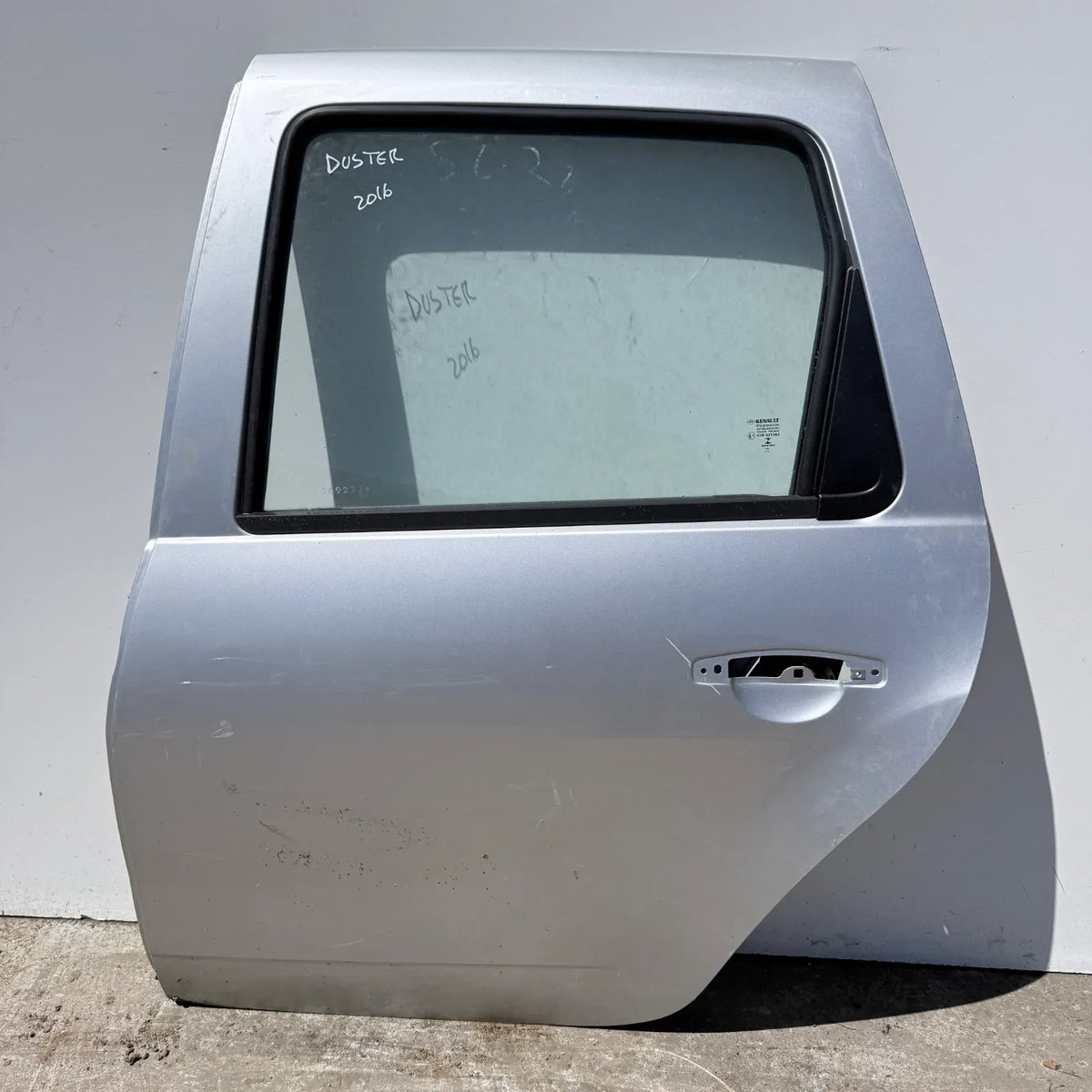 Puerta lata TRASERA IZQUIERDA Renault Duster 2016 - 4x2 Bencina Mecánico