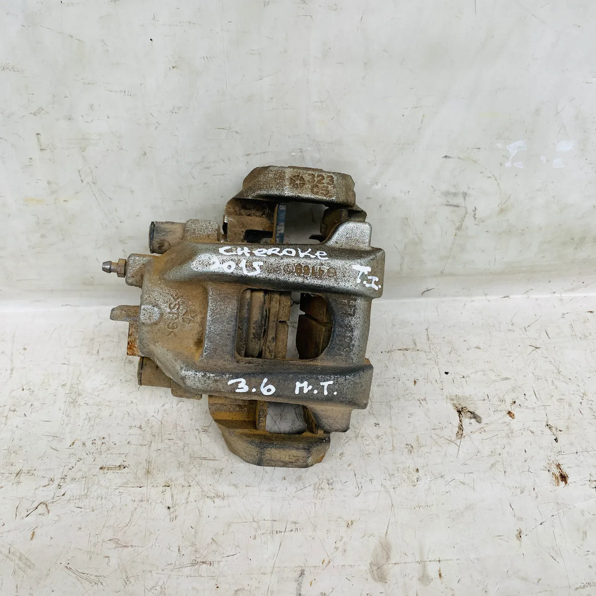 CALIPER TRA-IZQ Jeep Cherokee 2015 - 3.6 4x2 Bencina Mecánico