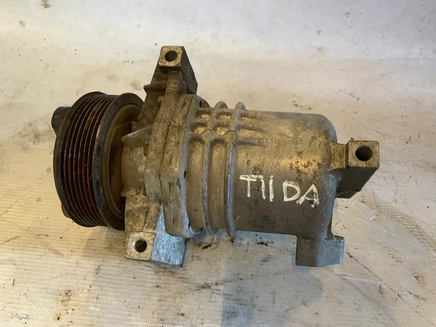 COMPRESOR A/C Nissan Tiida 2012 - 1.6 4x2 Bencina Mecánico
