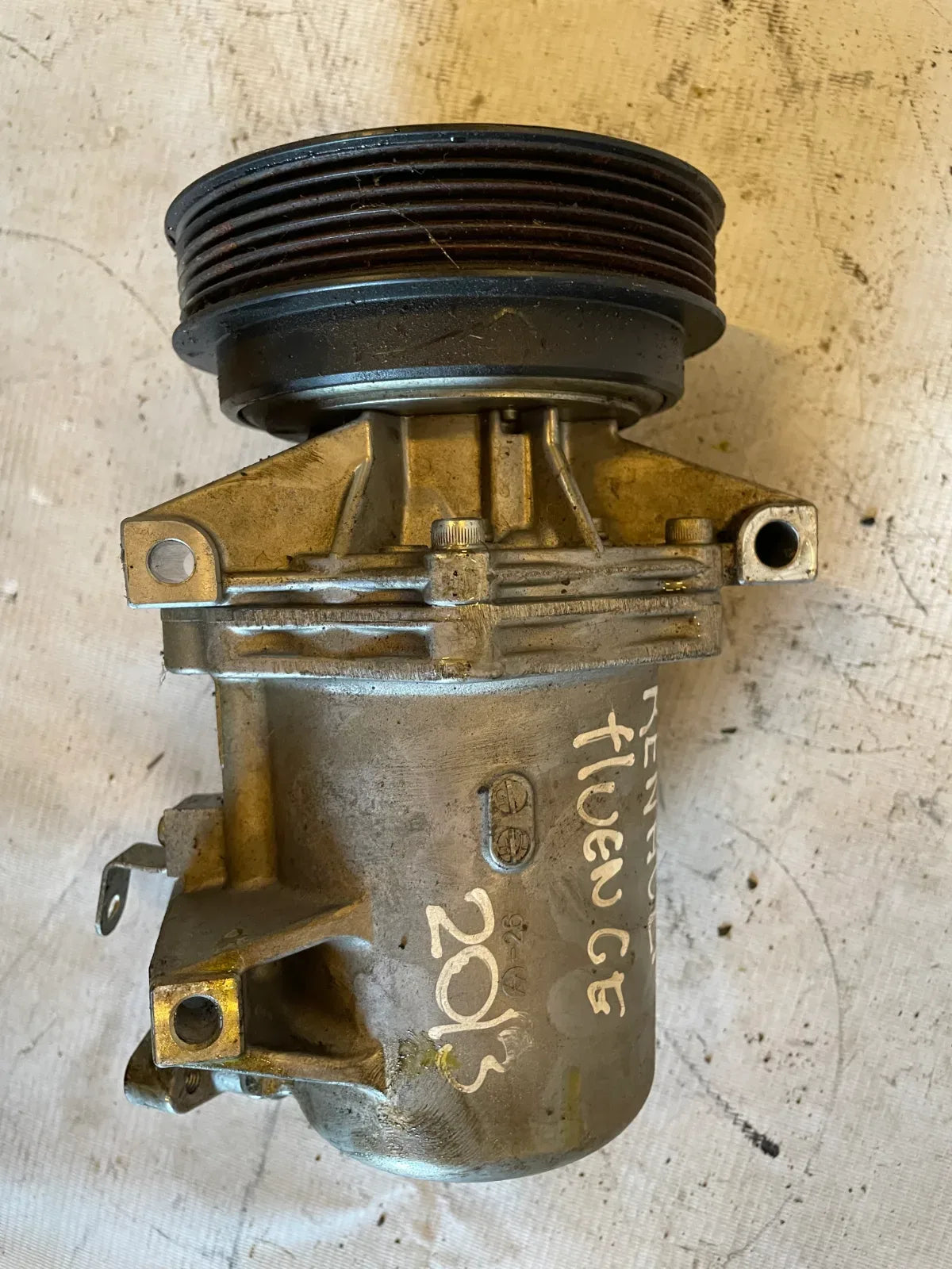 COMPRESOR A/C Renault Fluence 2013 - 4x2 Bencina Mecánico