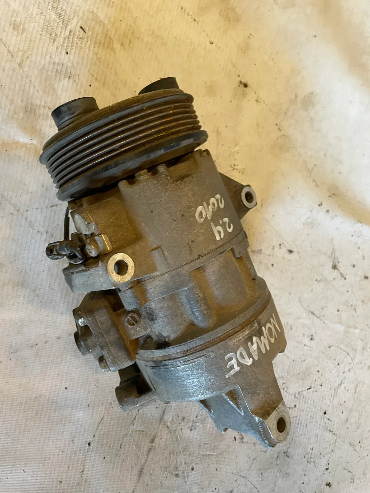 COMPRESOR A/C Suzuki grand nomade  2010 - 2.4 4x4 Bencina Mecánico