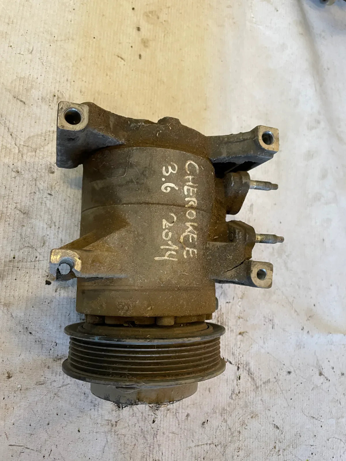 COMPRESOR A/C Jeep Grand Cherokee 2014 - 3.6 4x2 Bencina Mecánico