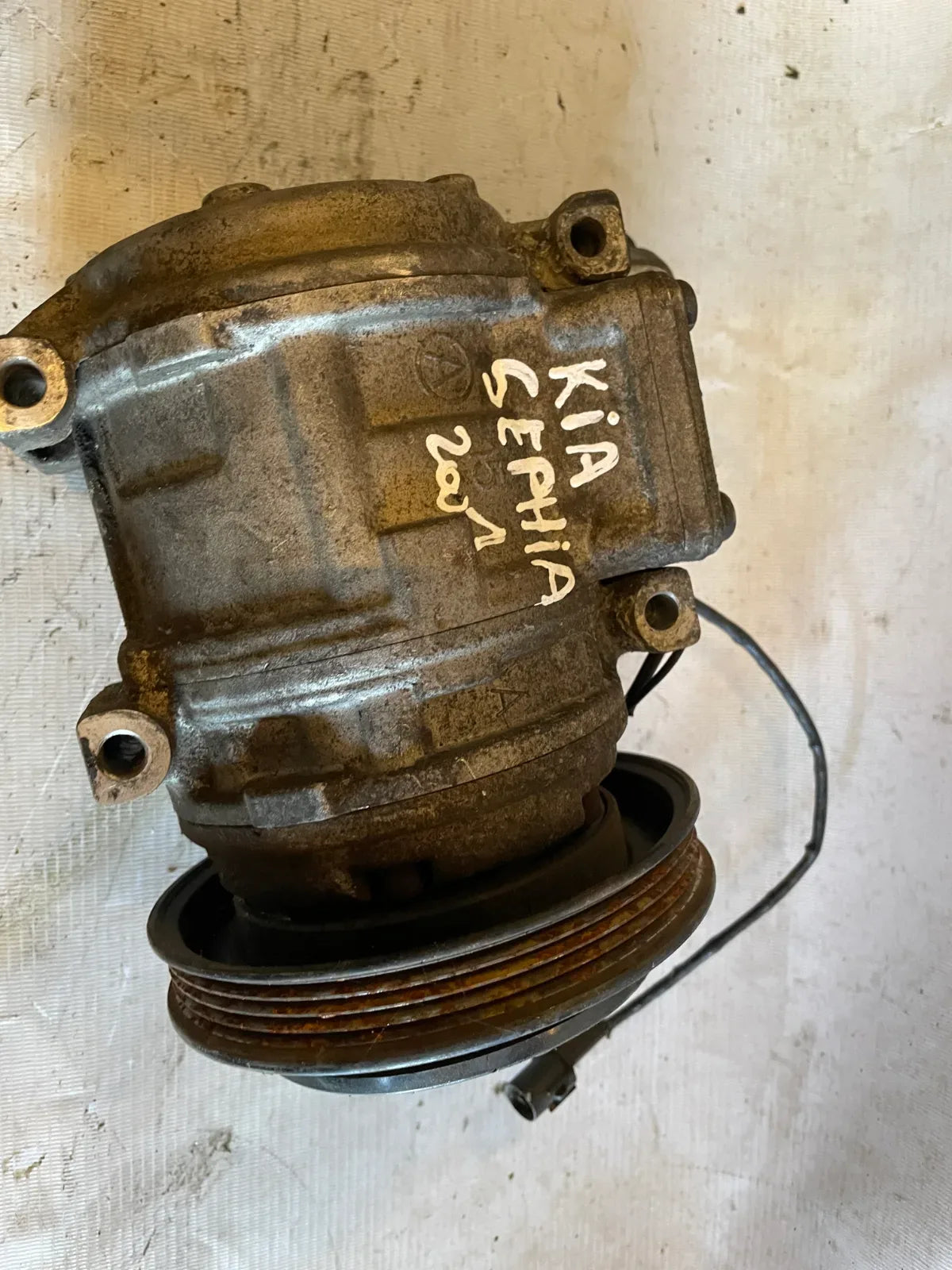 COMPRESOR A/C Kia Sephia 2001 - 4x2 Bencina Mecánico