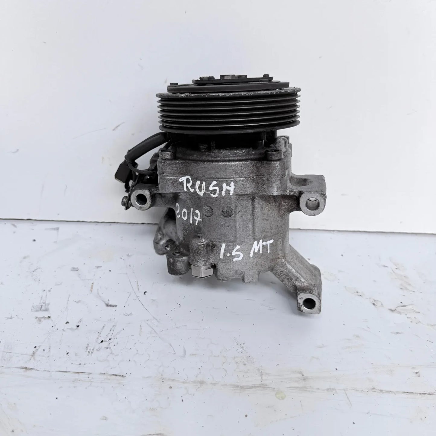 COMPRESOR A/C Toyota RUSH 2017 - 1.5 4x2 Bencina Mecánico