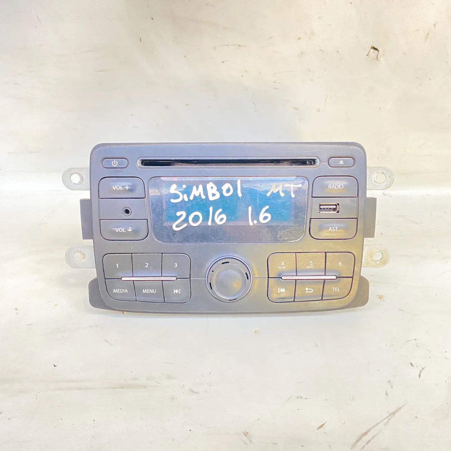 Radio Renault Symbol 2016 - 1.6 Bencina Mecánico