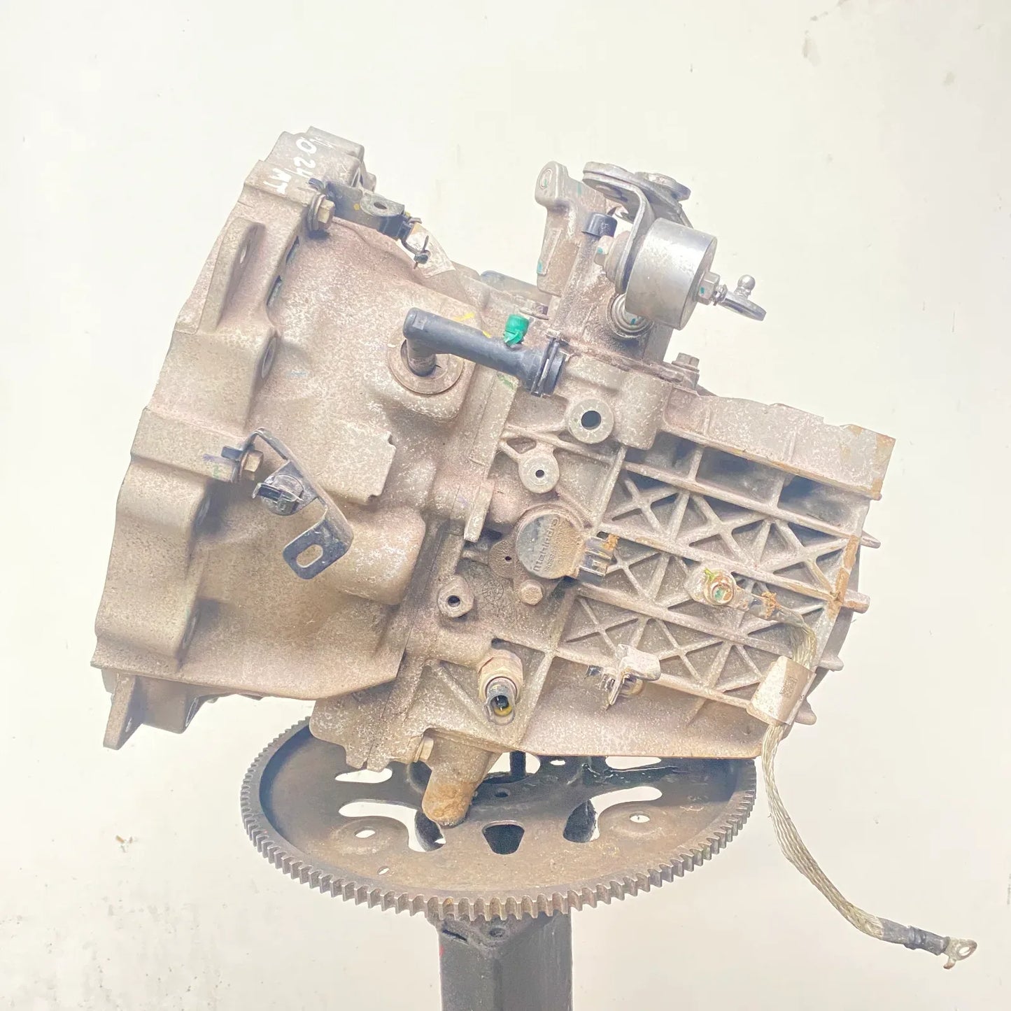 Caja de cambios Mahindra XUV300 2024 - 1.2 Bencina Mecánico